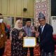 Wabup Kabupaten Musi Rawas Hj. Suwarti saat penyerahan Cendramata secara simbolis