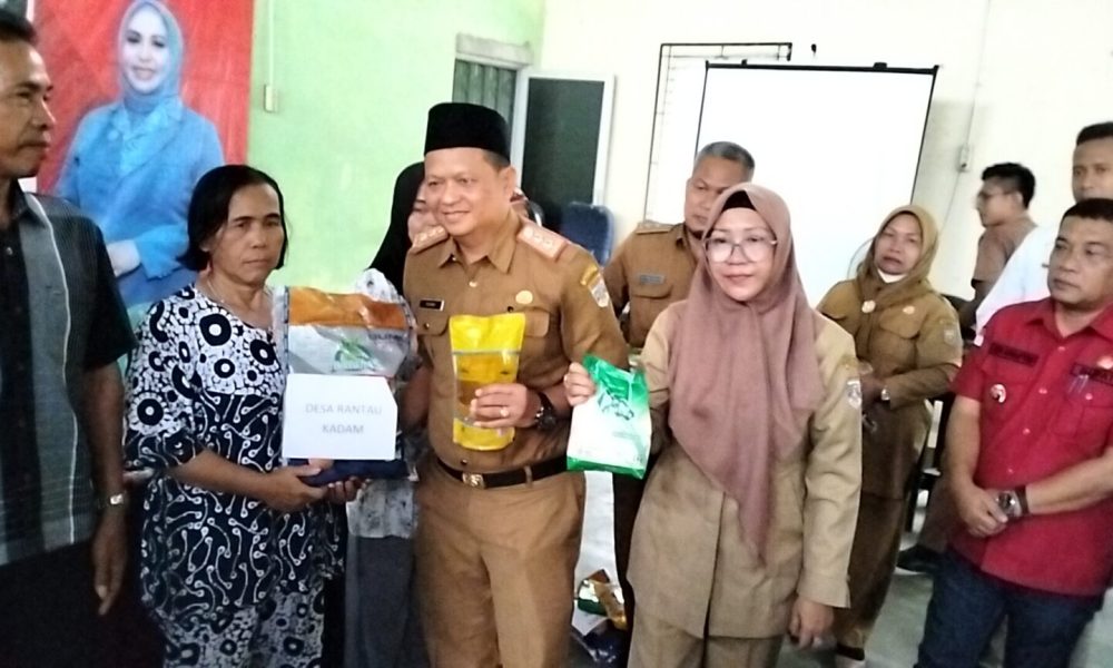 Operasi Pasar, Bupati Salurkan 6600 Sembako